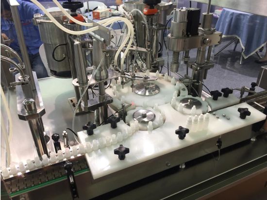 Bomba peristáltica de alta precisión que llena la línea de producción de la máquina de llenado de líquidos electrónicos para gotas para los ojos